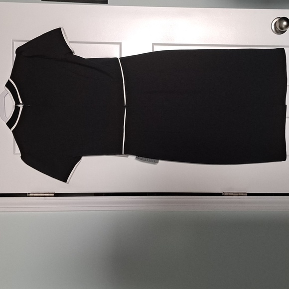 New Maggy London / black dress with white trim/ very classy - Picture 8 of 10